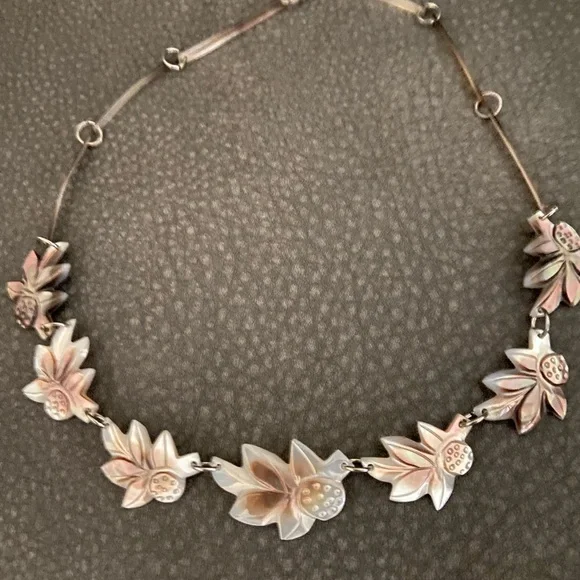 Tahiti Floral Shell Necklace - Picture 1 of 2